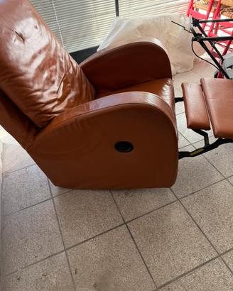 Poltrona in pelle e sedie rosse vintage