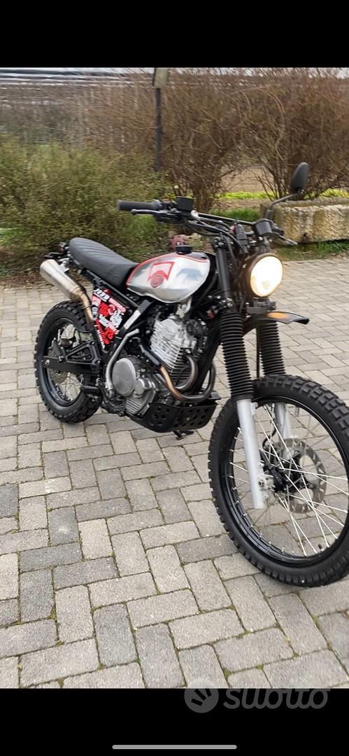 moto scrambler cafe racer