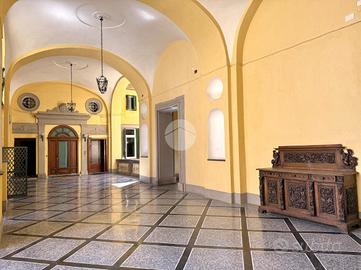 4 LOCALI A NAPOLI