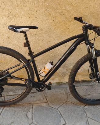 MTB modello Decathlon EXPLORE 500 nera 29"