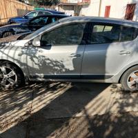 auto Renault Megane III per pezzi di ricambio