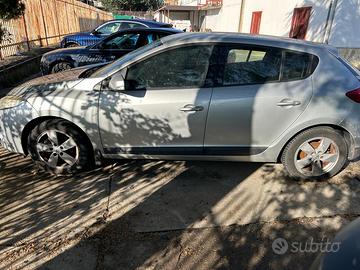 auto Renault Megane III per pezzi di ricambio