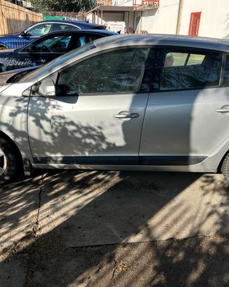 auto Renault Megane III per pezzi di ricambio