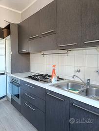 Cucina completa di elettrodomestici