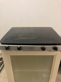 Piano cottura a gas 4 fuochi con coperchio