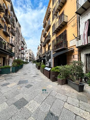 Ampio 4 vani con vista su cala e piazza fonderia