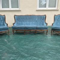 Divano antico con due poltrone