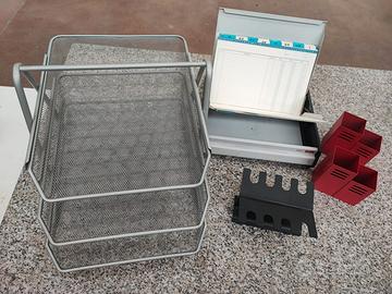 Set da ufficio in metallo (timbri, buste, rubrica)