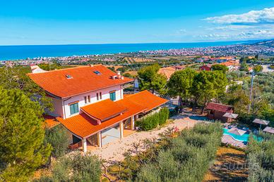 Villa con piscina (max 14 persone) 5min dal mare