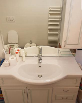 Mobile bagno completo con lavabo e specchio