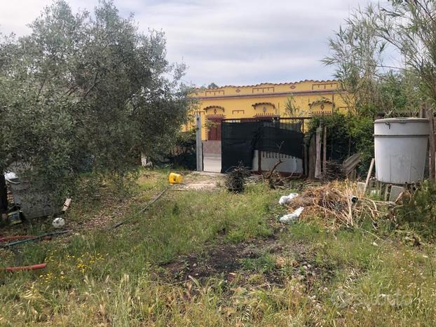 Sant Isidoro, Terreno recintato doppio Ingresso