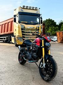 Ducati monster 937