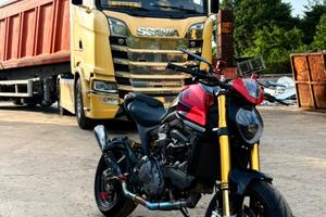Ducati monster 937