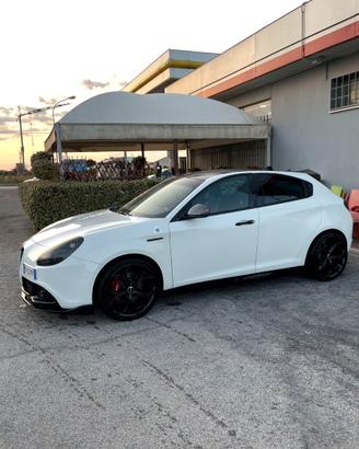 Alfa Romeo Giulietta Quadrifoglio Verde QV - 2011
