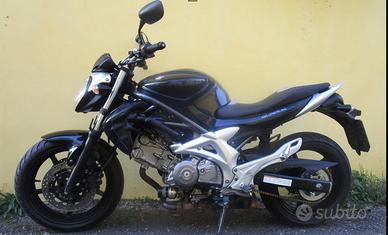 Suzuki SFV Gladius 650 - 2011 NACKED monster z750