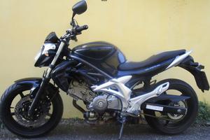Suzuki SFV Gladius 650 - 2011 NACKED monster z750