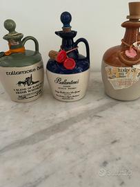 Bottiglie vintage whisky in ceramica
