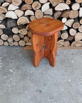 Sgabello in legno
