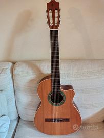 chitarra classica elettrificata 