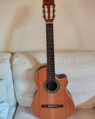 chitarra classica elettrificata 
