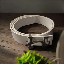 Cintura in pelle bianca con fibbia "H” argentata