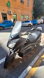 Yamaha X-Max 250