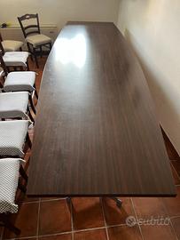 Tavolo Grande in finto legno con 10 sedie