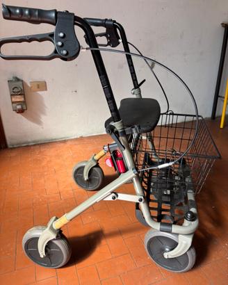 Deambulatore Rollator quattro ruote