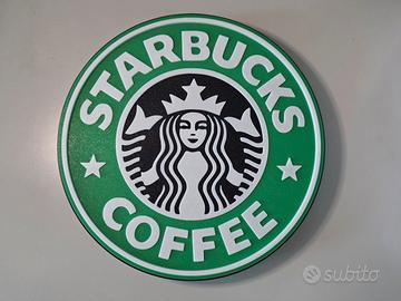 Insegna Starbucks in stampa 3D – effetto rilievo.