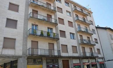 Appartamento 6 locali- 2 bagni- cucina- cantina