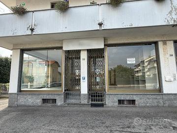 Attività / Licenza di 132 m² con 1 locale a Viglia