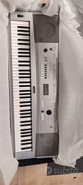 Yamaha Portable Grand dgx 220