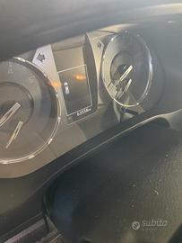Hilux 2400 4x4 5 posti