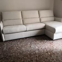 Divano letto tre posti con chaise longue.  DONDI S