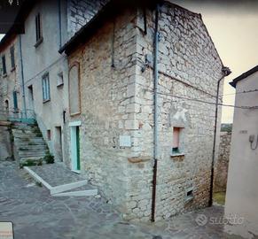 Casa bifamiliare circa 300 mq a circa 16 km da cb