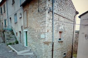 Casa bifamiliare circa 300 mq a circa 16 km da cb