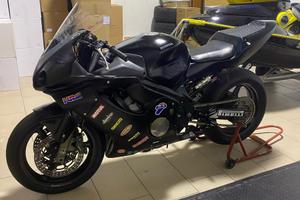 CBR 600 pronto pista