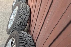  gomme invernali comprese di cerchio