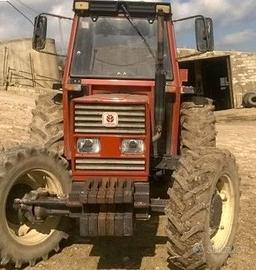 Trattore agricolo 4 x 4 frutteto