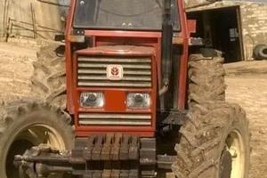 Trattore agricolo 4 x 4 frutteto