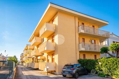 3 LOCALI A ALBA ADRIATICA