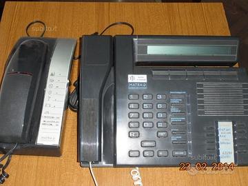 Centralina telefonica "Matra" completa+18 telefoni