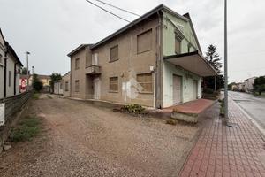 4 LOCALI A ARGENTA