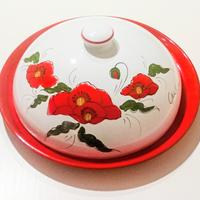 Piatto con campana in ceramica decorata a mano