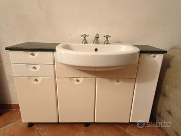 lavandino da bagno con mobile