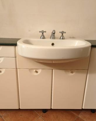 lavandino da bagno con mobile