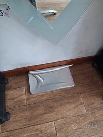 poggiapiedi per postazione parrucchiere 