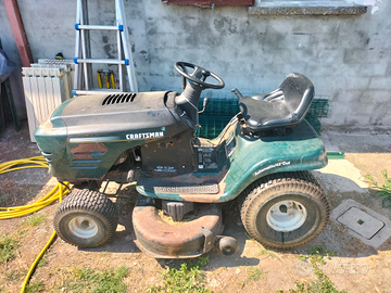 Trattorino tagliaerba