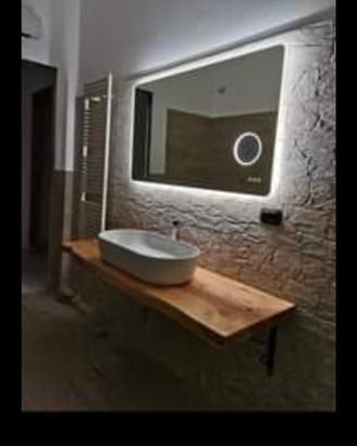 Arredamento artigianale con legno pregiati