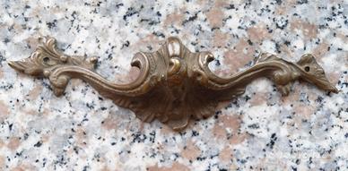 Vecchia maniglia in ottone per mobili bureau oppur